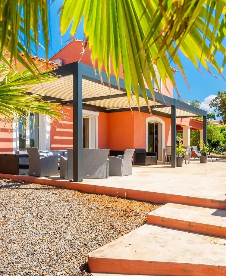 Pergola bioclimatique anthracite